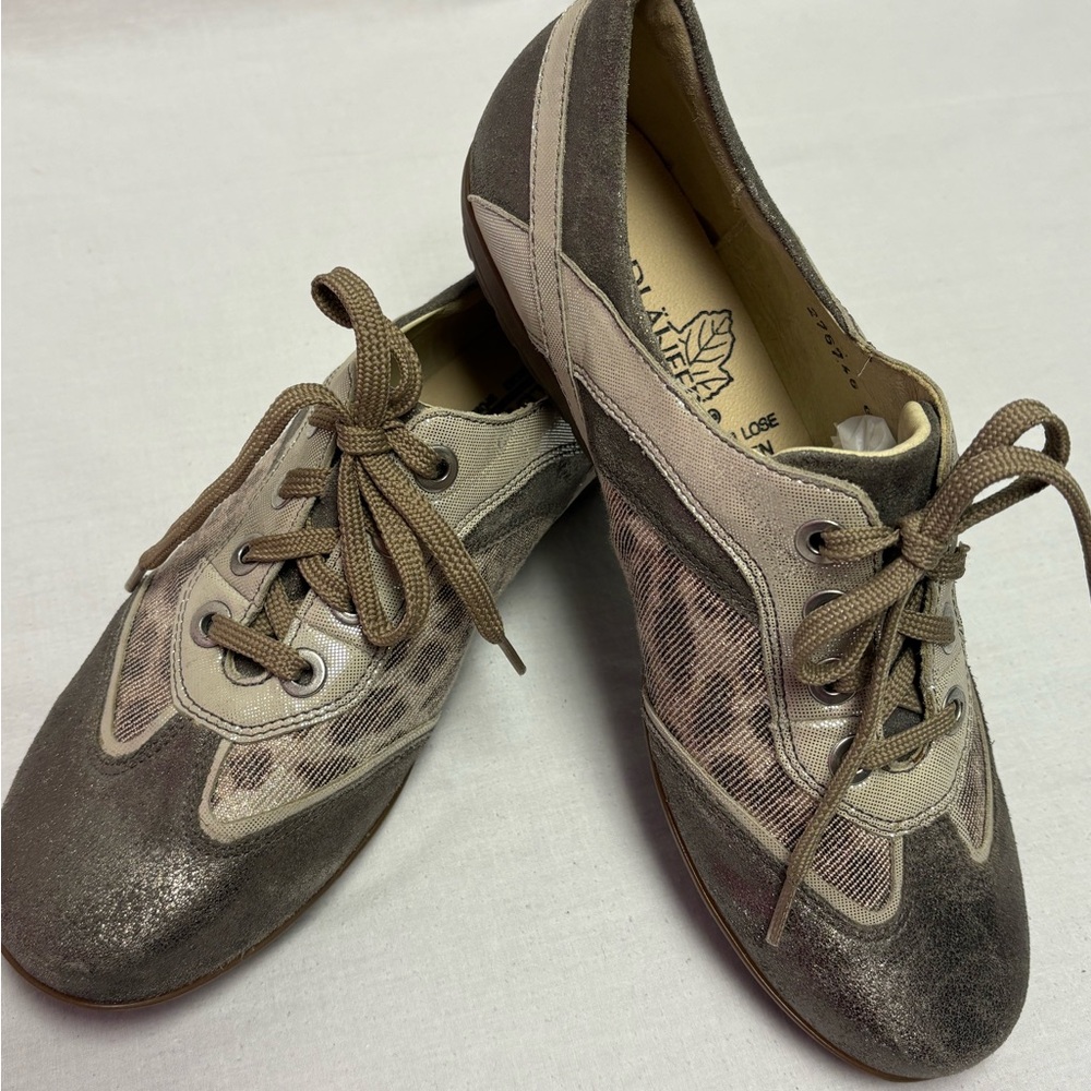 Stylish Women's Lace-Up Shoes - Brown and Beige